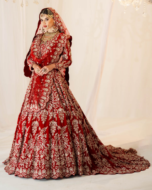 Ready to wear - Tailcut Gown Red 8058